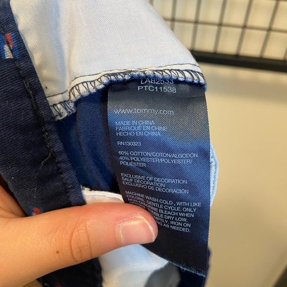 NWOT |‎ Tommy Hilfiger girl’s logo print khaki shorts — size 10 - Picture 5 of 5